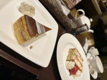 Napoleon pie and basque cheesecake